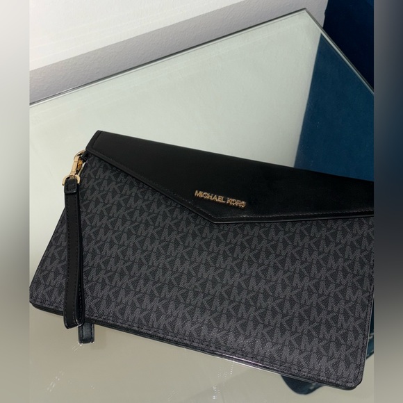 Michael Kors clutch bag - Picture 1 of 7